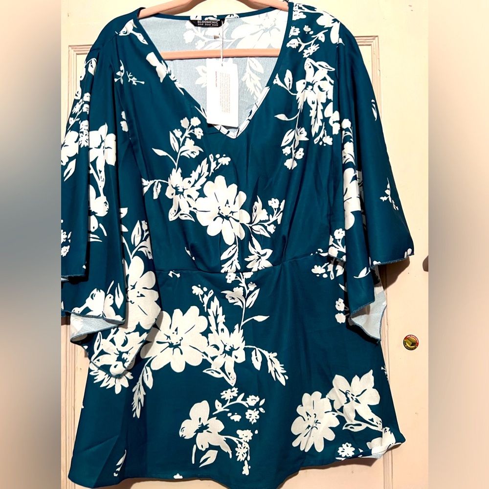 Bloomchic Teal top NWT 18/20